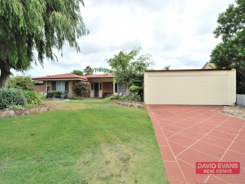 32 Holcombe Road, Warnbro WA 6169