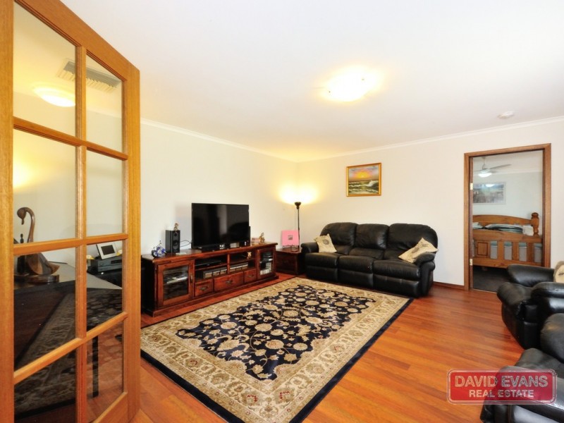 32 Holcombe Road, Warnbro WA 6169