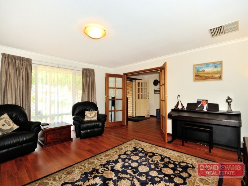 32 Holcombe Road, Warnbro WA 6169