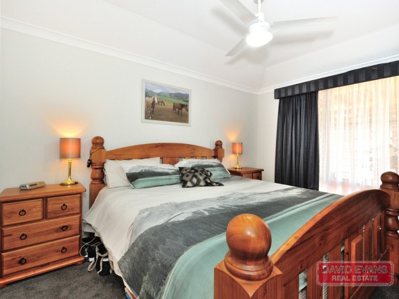 32 Holcombe Road, Warnbro WA 6169