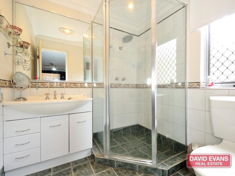 32 Holcombe Road, Warnbro WA 6169