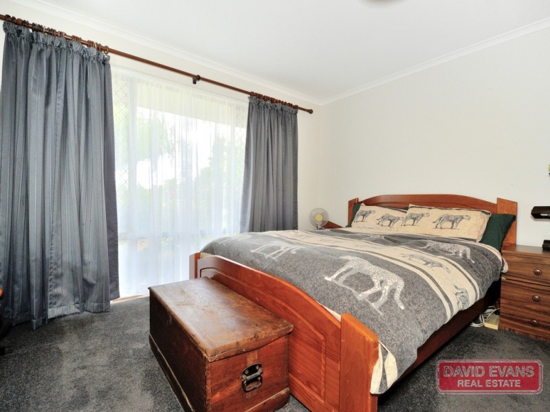 32 Holcombe Road, Warnbro WA 6169