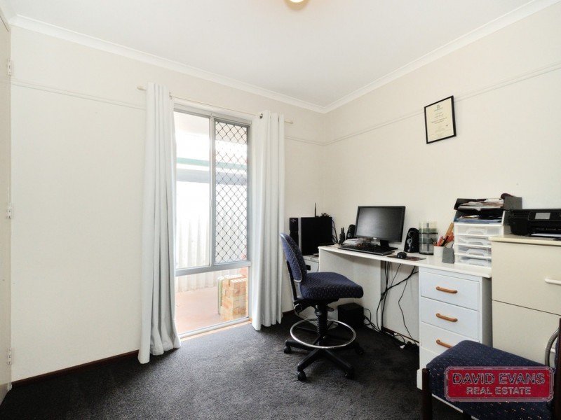 32 Holcombe Road, Warnbro WA 6169