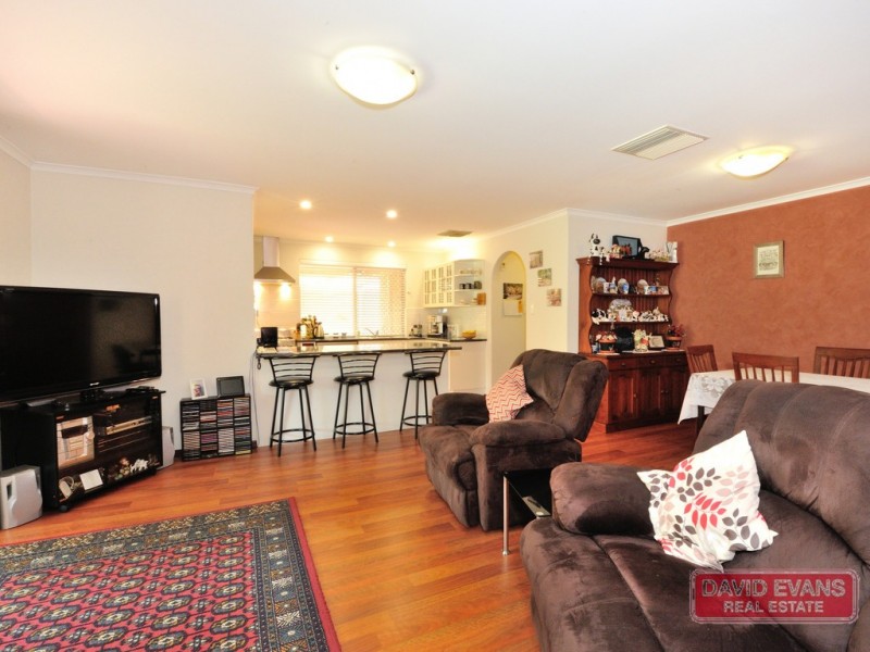 32 Holcombe Road, Warnbro WA 6169