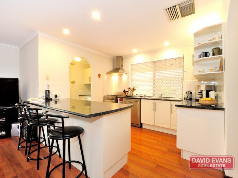 32 Holcombe Road, Warnbro WA 6169