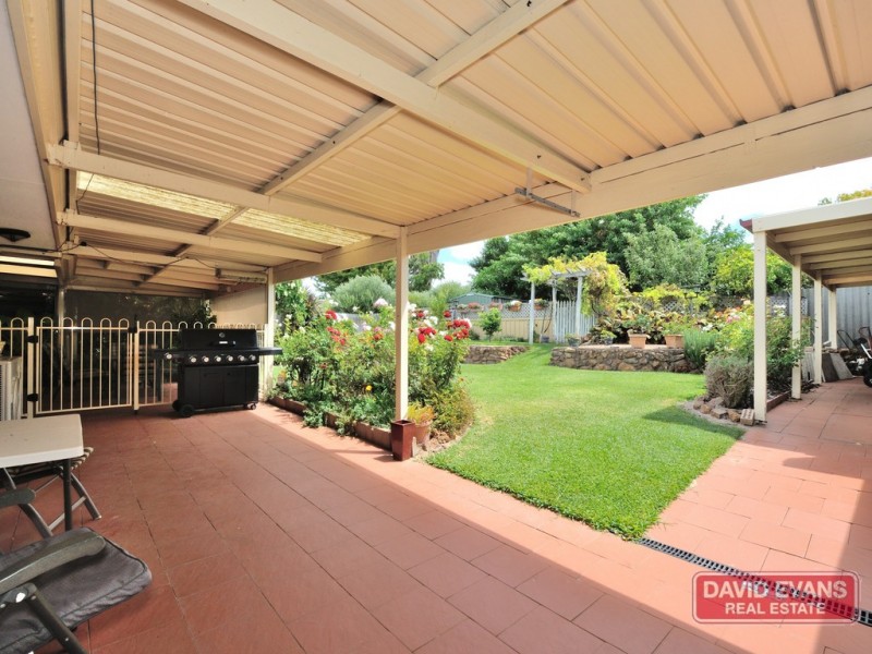 32 Holcombe Road, Warnbro WA 6169