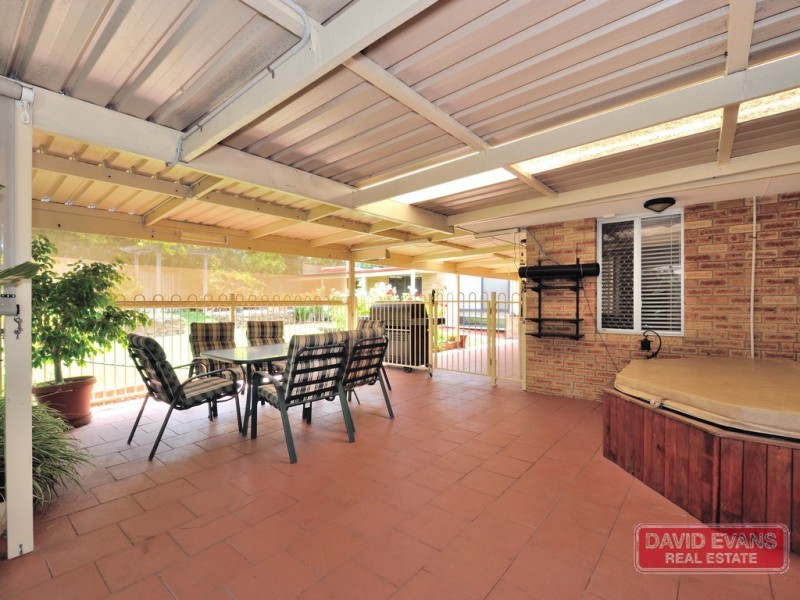 32 Holcombe Road, Warnbro WA 6169