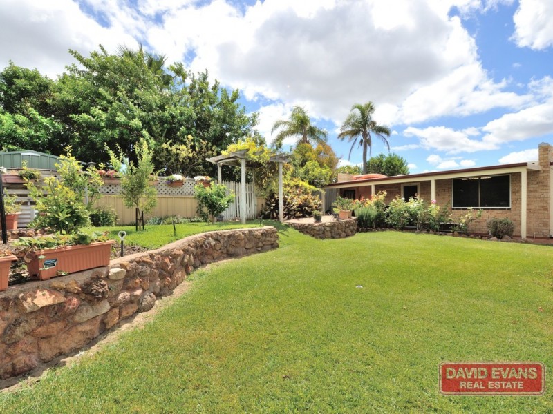 32 Holcombe Road, Warnbro WA 6169