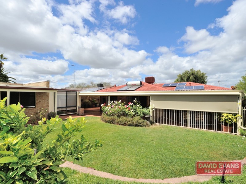 32 Holcombe Road, Warnbro WA 6169