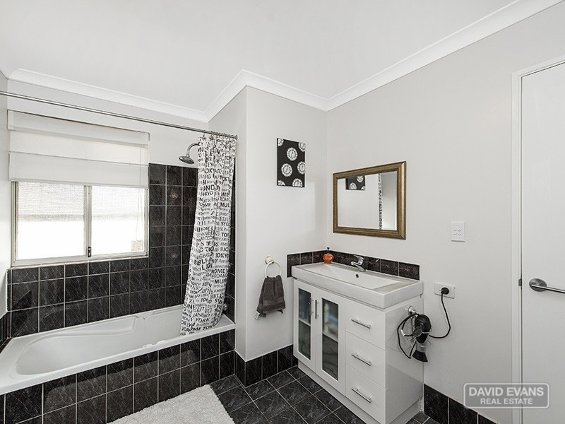 13 Mauritius Court, Waikiki WA 6169