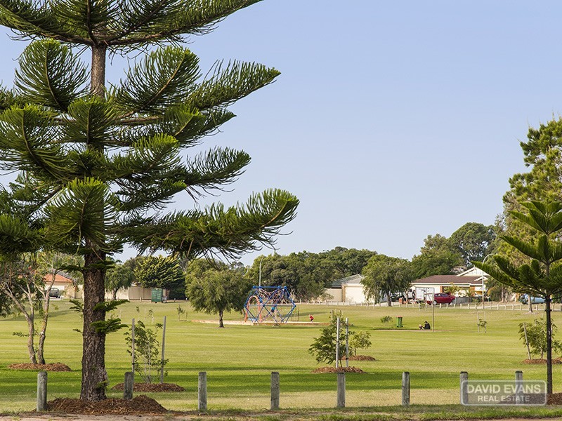 13 Mauritius Court, Waikiki WA 6169