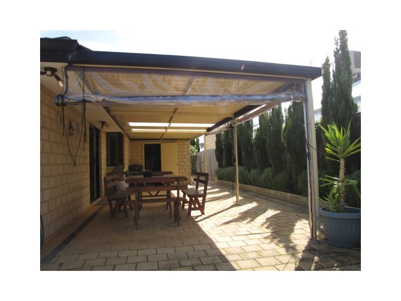 8 Boyle Avenue, Rockingham WA 6168