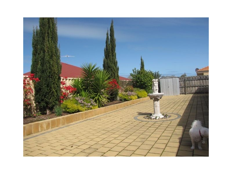 8 Boyle Avenue, Rockingham WA 6168