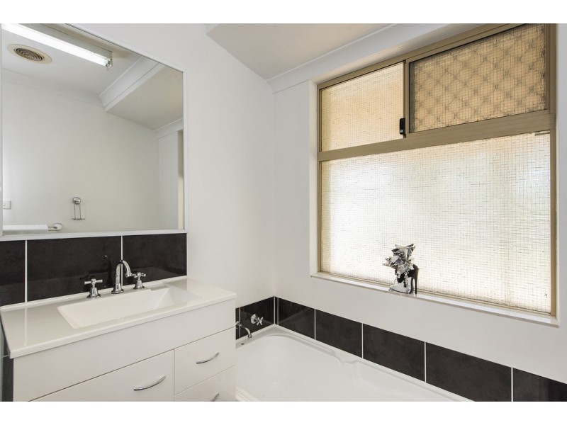 11 Cavalaire Mews, Port Kennedy WA 6172