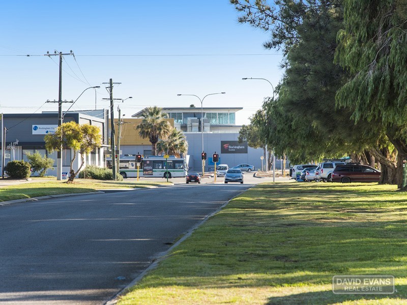 9/10 Hefron Street, Rockingham WA 6168