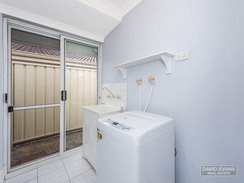 8 Pallarup Grove, Waikiki WA 6169