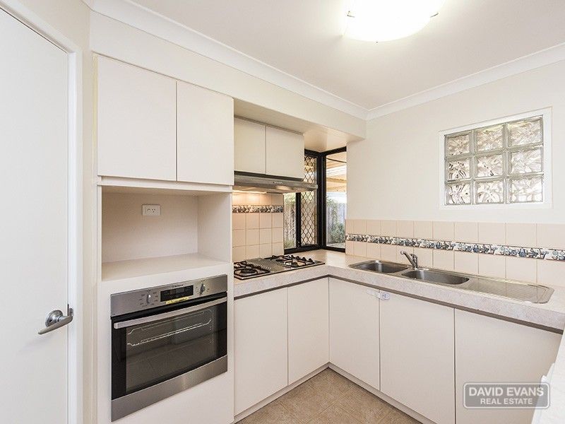 8 BOYLE AVENUE, Rockingham WA 6168