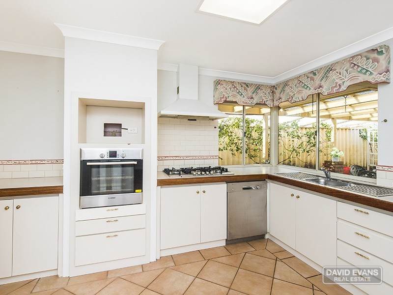 6 Violet Grove, Warnbro WA 6169