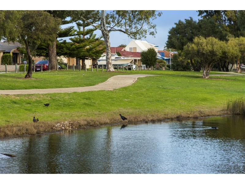 69 Sunningdale Chase, Meadow Springs WA 6210