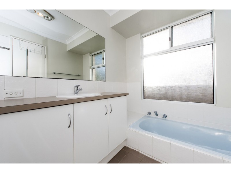 69 Sunningdale Chase, Meadow Springs WA 6210