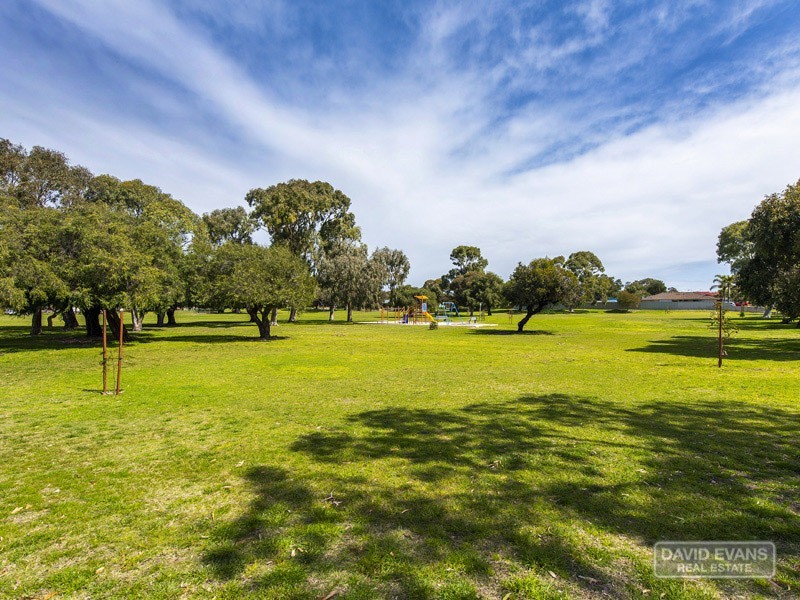51 Kingsbridge Road, Warnbro WA 6169