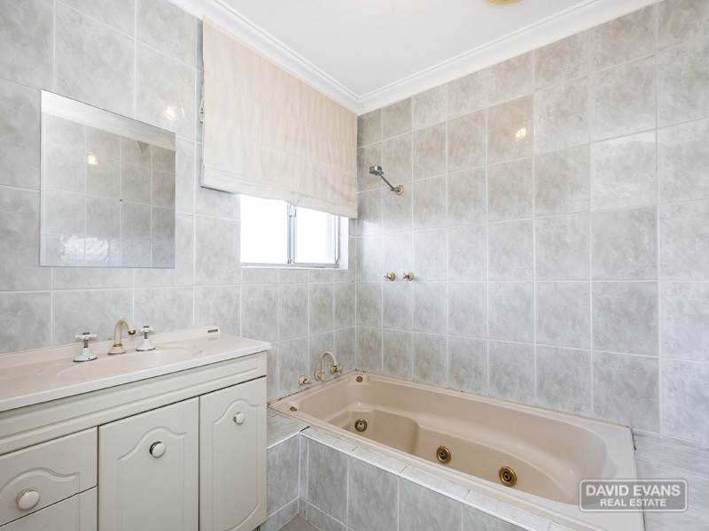 51 Kingsbridge Road, Warnbro WA 6169