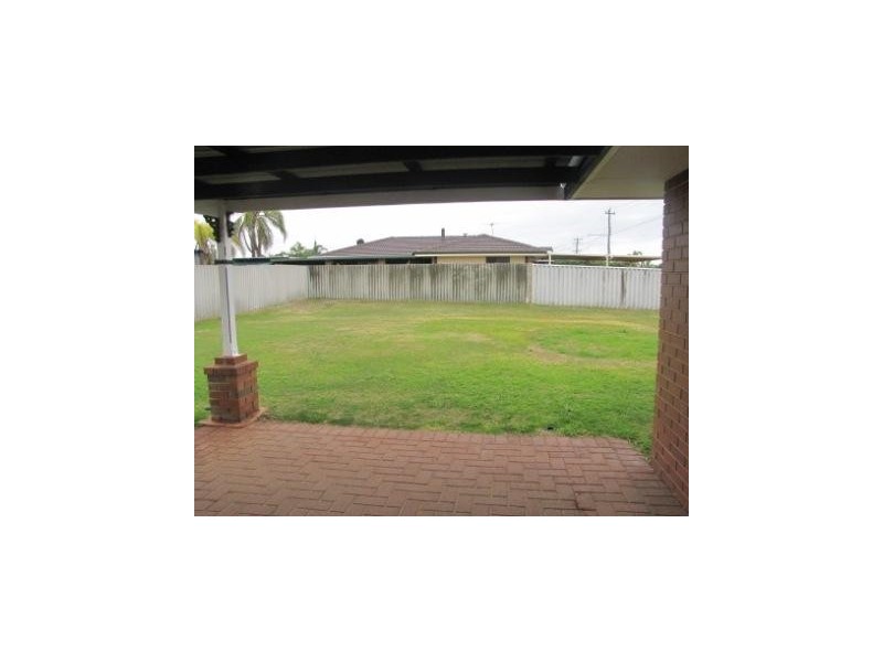 33 Raeside Crescent, Cooloongup WA 6168