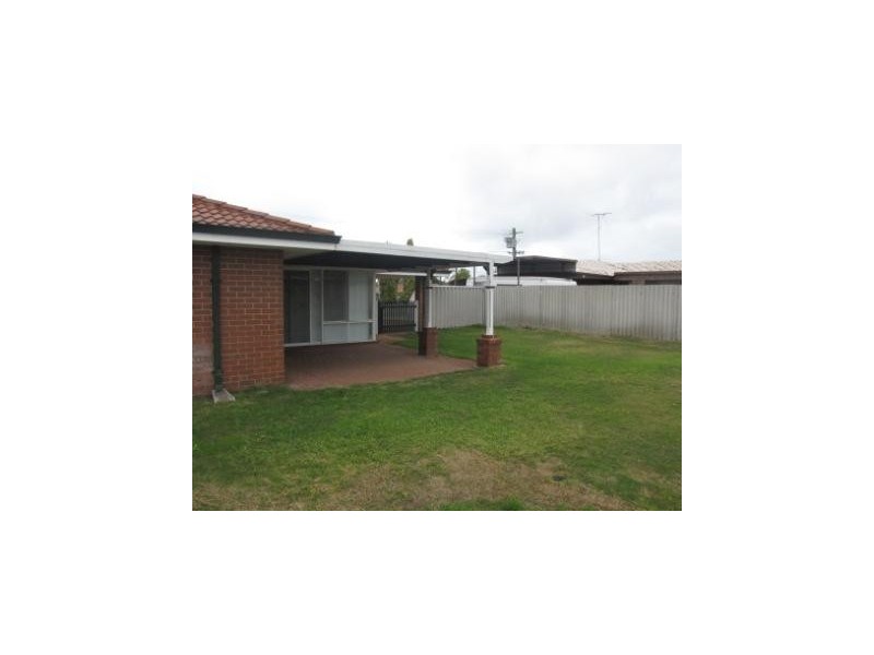 33 Raeside Crescent, Cooloongup WA 6168