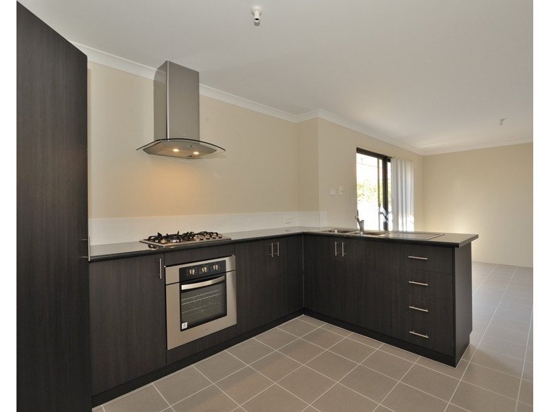 Unit 3 213 Willmott Drive, Waikiki WA 6169