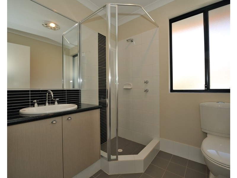 Unit 3 213 Willmott Drive, Waikiki WA 6169