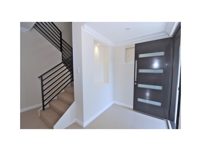 2/93 Kent Street, Rockingham WA 6168