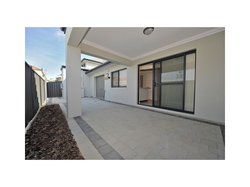 2/93 Kent Street, Rockingham WA 6168