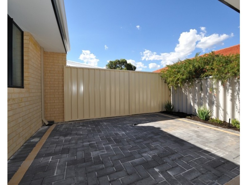 Unit 3 213 Willmott Drive, Waikiki WA 6169