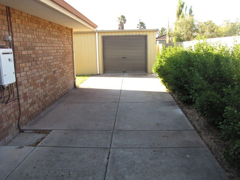 10 Burnside Way, Waikiki WA 6169