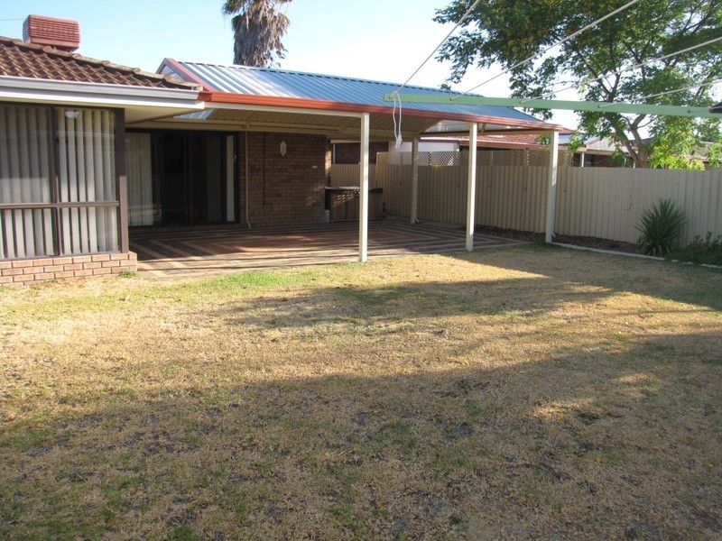 10 Burnside Way, Waikiki WA 6169