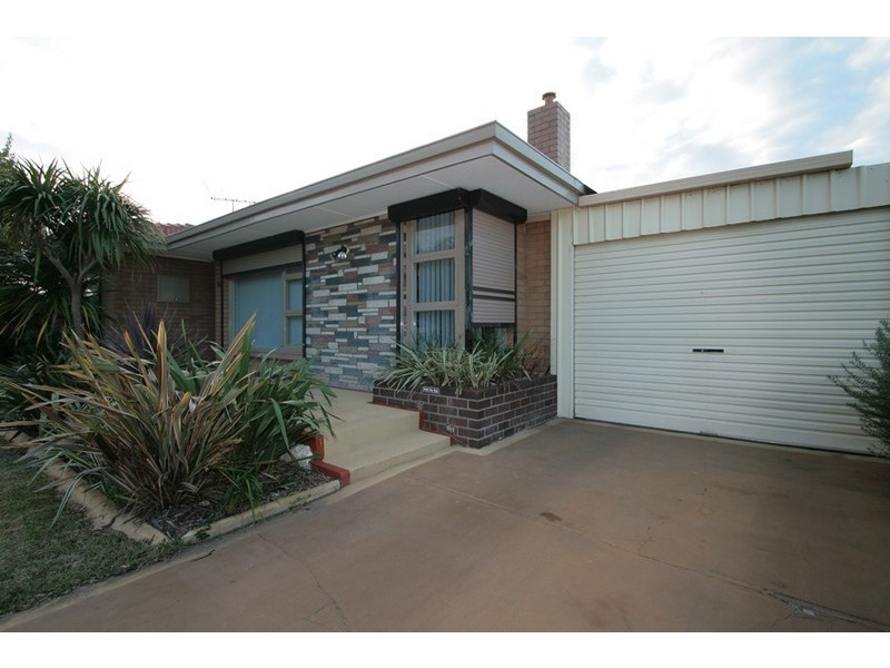16 Wallsend Street, Safety Bay WA 6169