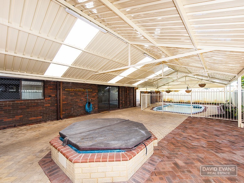 77 Council Avenue, Rockingham WA 6168