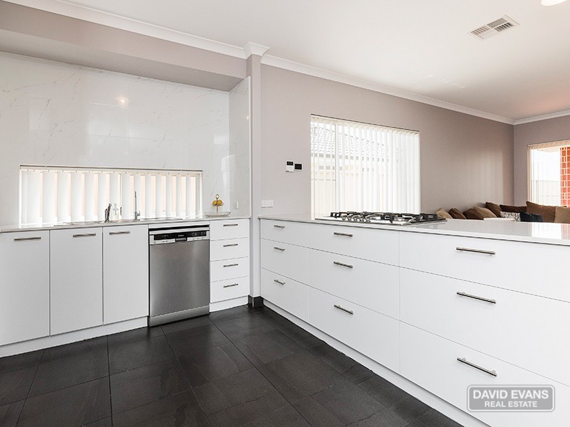 124 Sapphire Chase, Wellard WA 6170