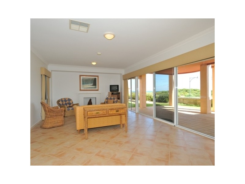 10 Wave Cove, Port Kennedy WA 6172