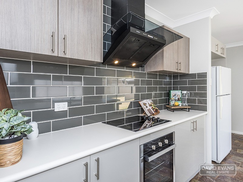 2 Merilup Court, Hillman WA 6168