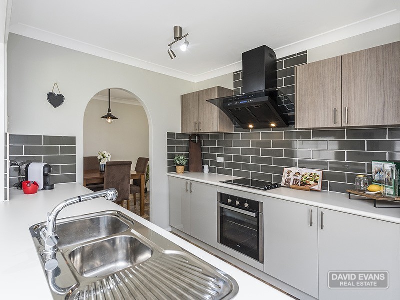 2 Merilup Court, Hillman WA 6168