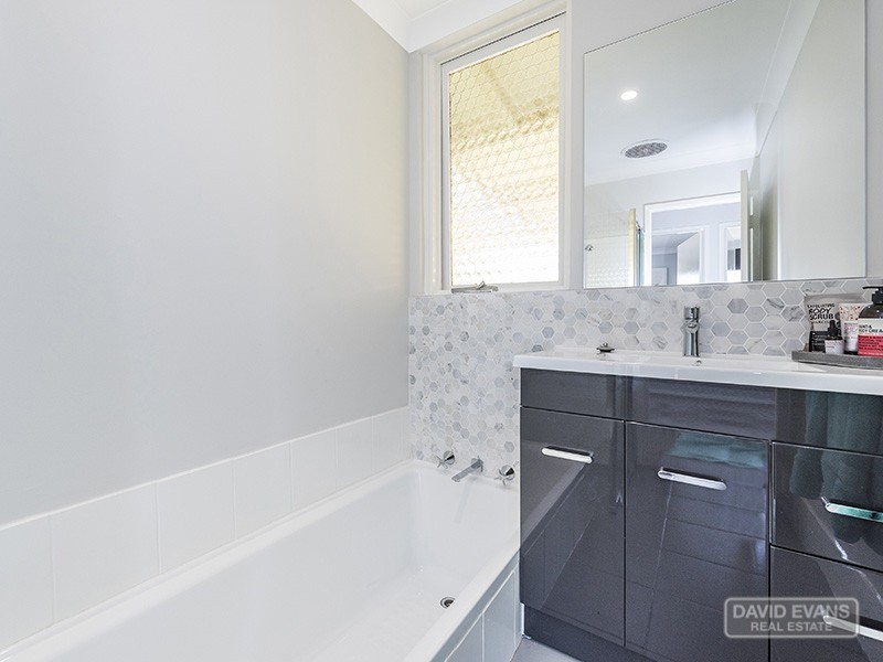 2 Merilup Court, Hillman WA 6168
