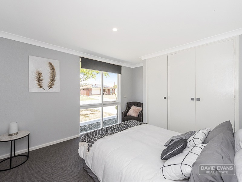 2 Merilup Court, Hillman WA 6168