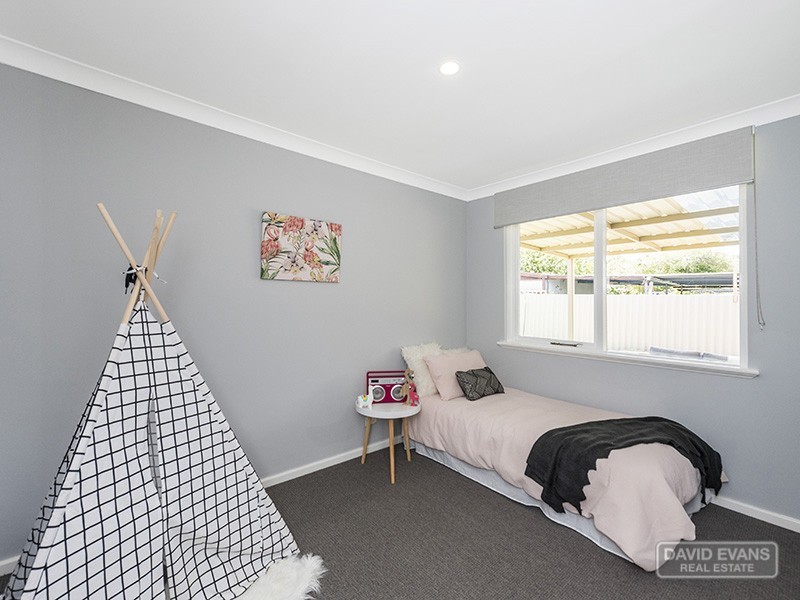 2 Merilup Court, Hillman WA 6168