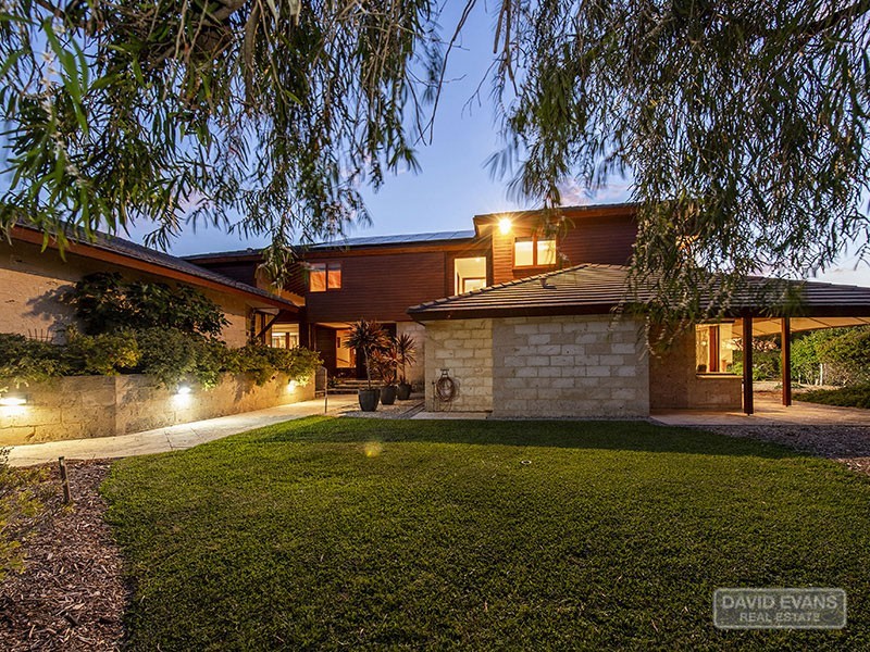 18 Pembroke Court, Warnbro WA 6169