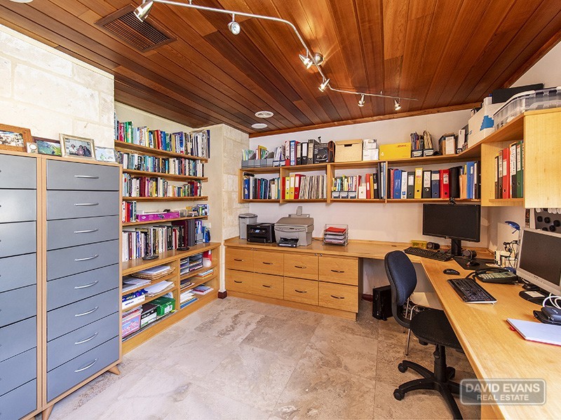 18 Pembroke Court, Warnbro WA 6169