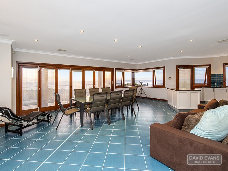 18 Pembroke Court, Warnbro WA 6169