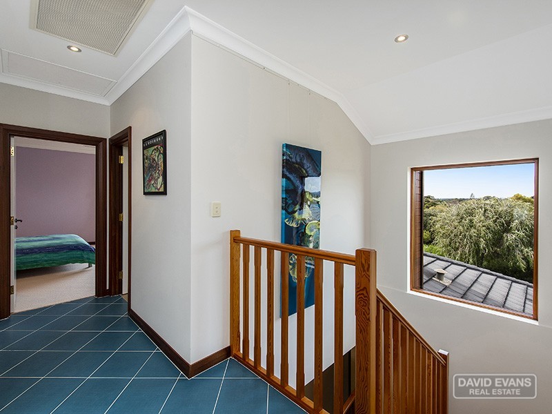 18 Pembroke Court, Warnbro WA 6169