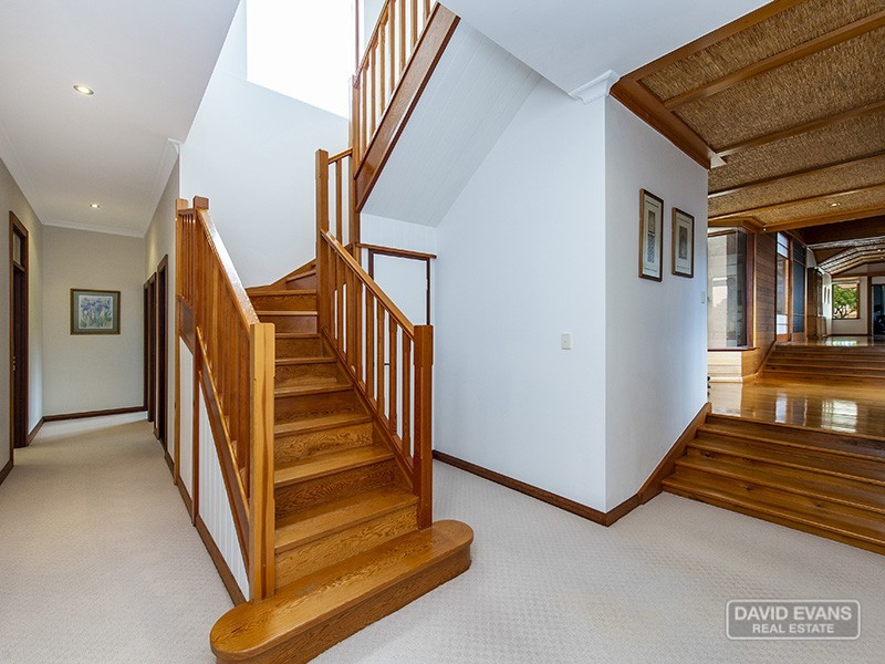 18 Pembroke Court, Warnbro WA 6169