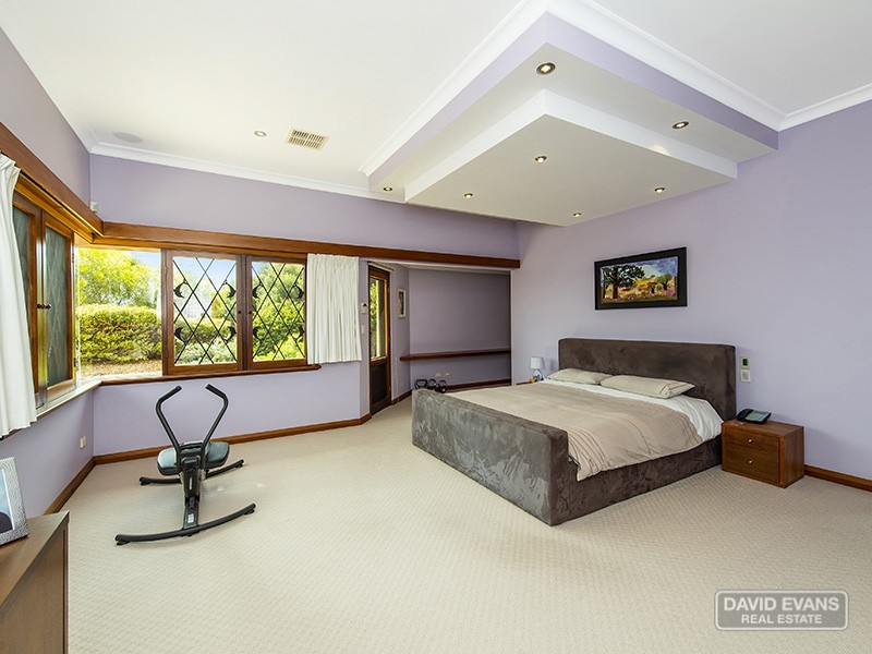 18 Pembroke Court, Warnbro WA 6169